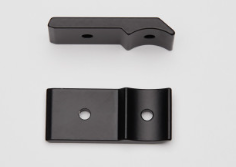 SOPORTE (BRACKET) PARA TECHO; RHD (INCLUYE TORNILLO PARA SUJETAR RIEL)